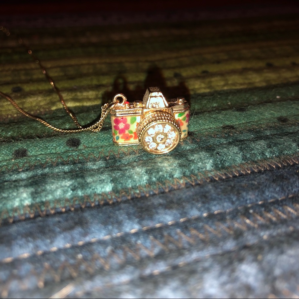 Short chain gold camera necklace